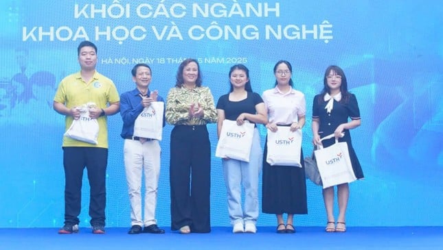 ទិវាចូលរៀនសម្រាប់មុខវិជ្ជាវិទ្យាសាស្ត្រ និងបច្ចេកវិទ្យា៖ បទពិសោធន៍ដែលមិនអាចបំភ្លេចបាន រូបថត ៦២