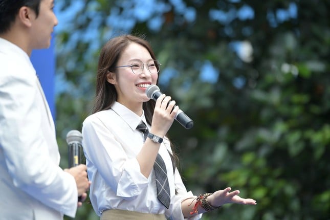 MC Khanh Vy and interesting shares at the Admissions Day for Science and Technology majors photo 1