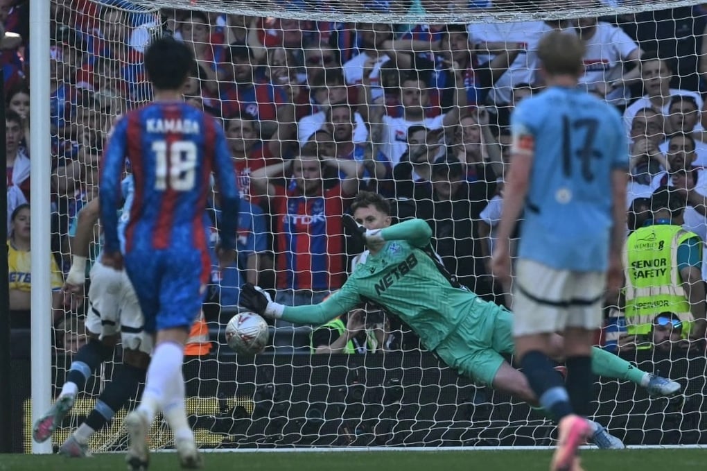 Warum entging Dean Henderson einer roten Karte, als er den Ball mit der Hand außerhalb des Strafraums spielte? - 3