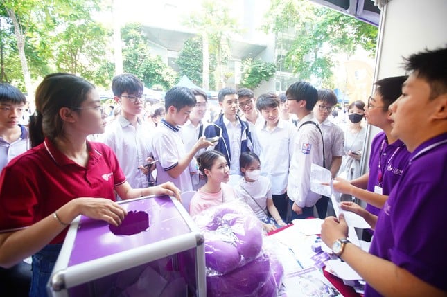 Bộ GD&ĐT lý giải vì sao học ngành vi mạch bán dẫn cần đạt điểm 8 môn Toán? ảnh 2