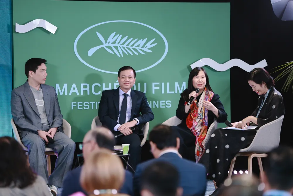 ho linh trang si cannes 4.jpg
