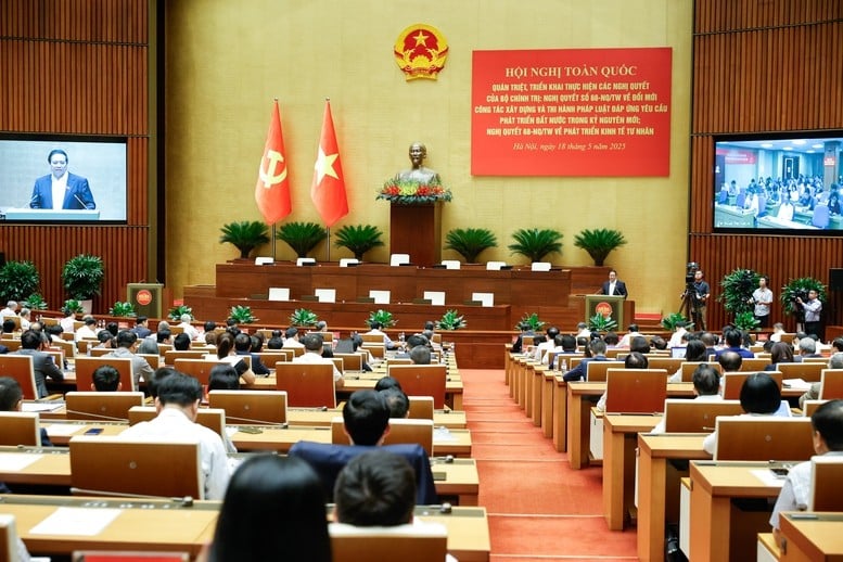 Thủ tướng nêu rõ: KTTN liên tục phát triển, khẳng định vị thế là một động lực quan trọng của nền kinh tế; là kênh huy động hiệu quả các nguồn lực xã hội cho đầu tư phát triển; góp phần quan trọng thúc đẩy tăng trưởng kinh tế, tăng thu ngân sách Nhà nước...