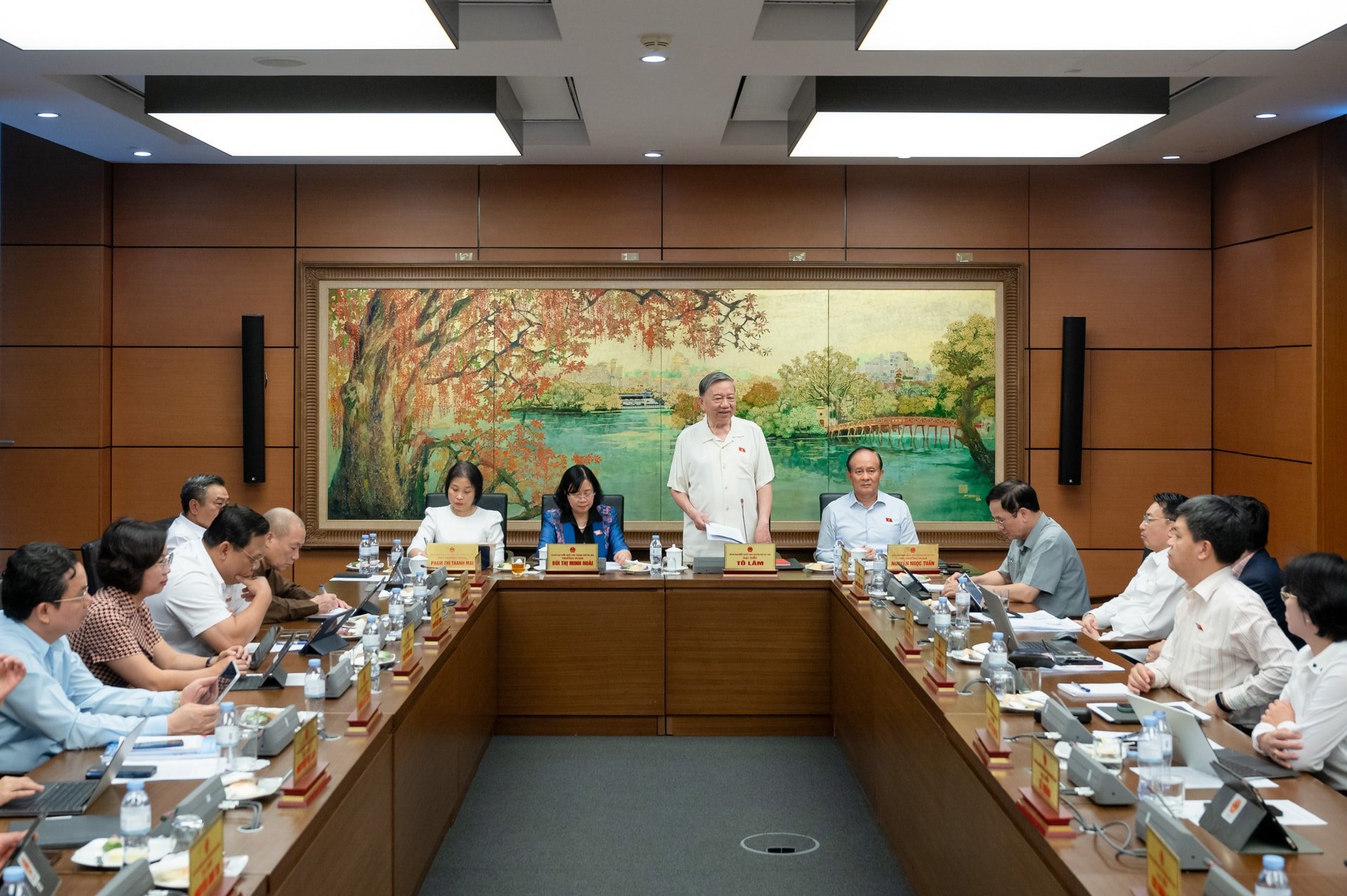The current General Secretary of the Bidding Law is carrying 