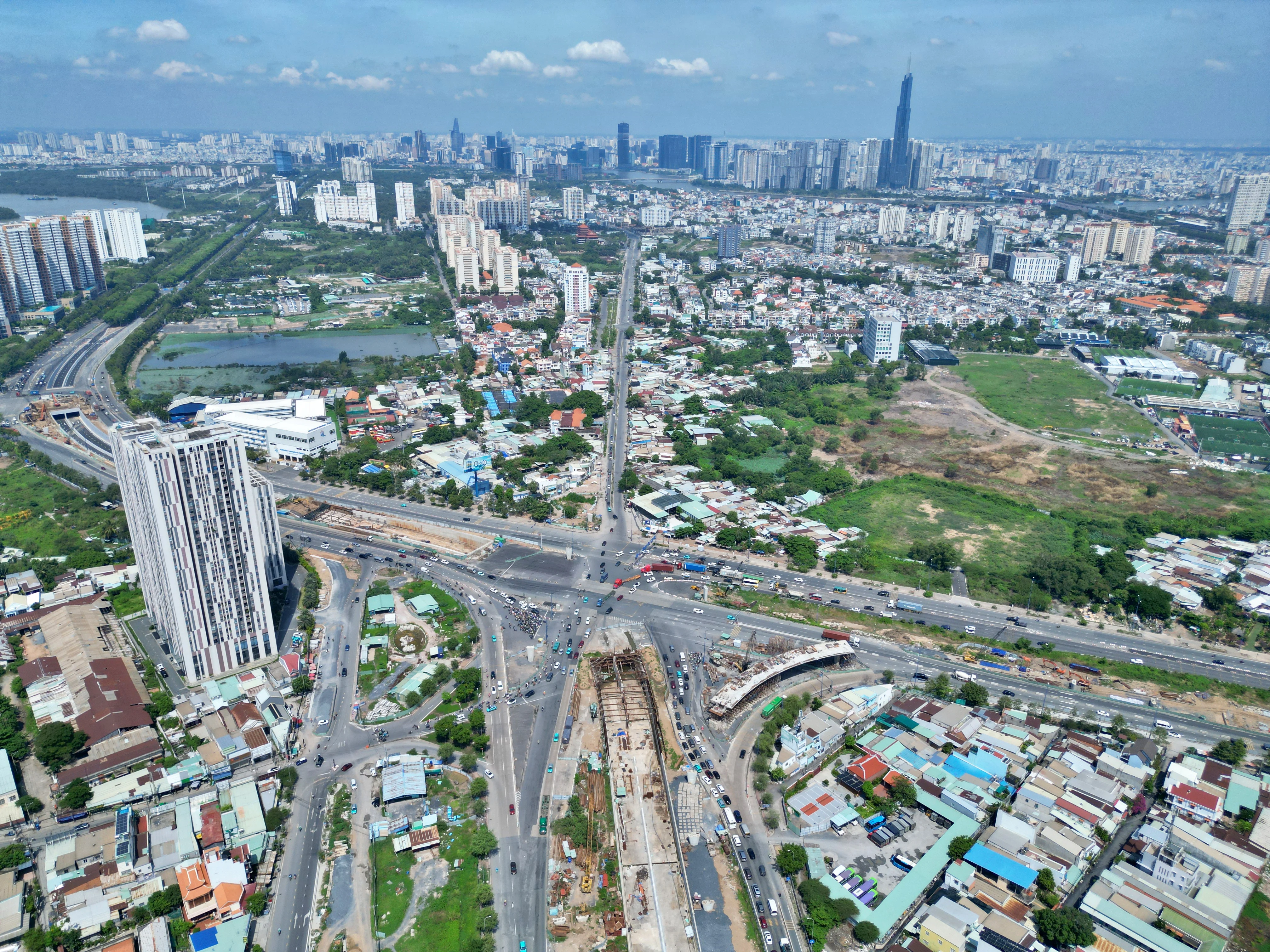 Cận cảnh hầm chui nút giao hiện đại nhất TP.HCM dự kiến thông xe vào tháng 6