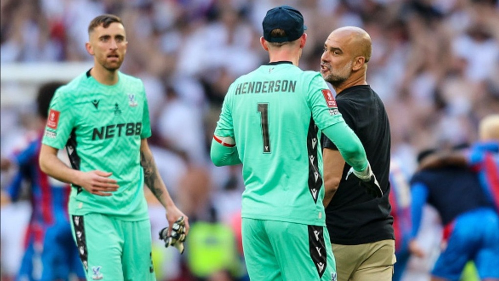 Pep Guardiola dreht durch und streitet mit dem Helden von Crystal Palace auf dem Spielfeld – 1