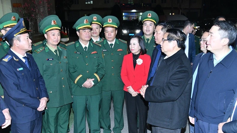 Entschlossen, zwei wichtige Autobahnprojekte in Lang Son und Cao Bang termingerecht und mit hoher Qualität abzuschließen Foto 7