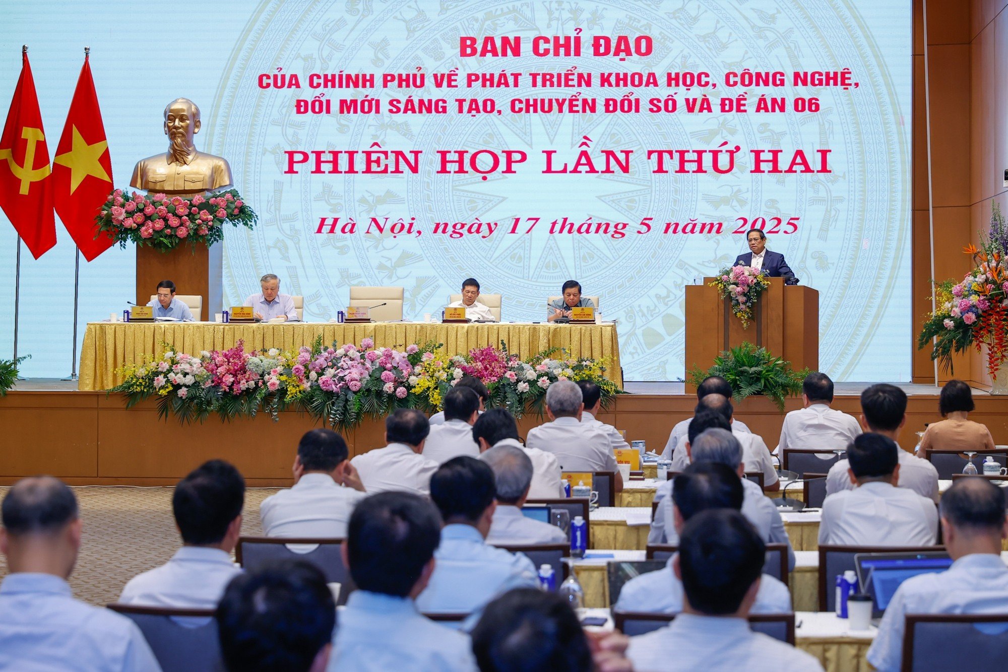 Quang cảnh phiên họp. (Ảnh: baochinhphu.vn)