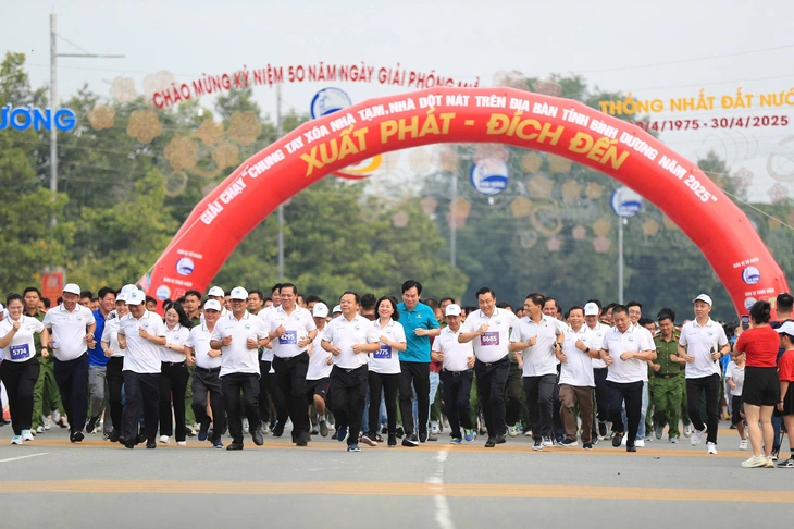 11.000 người chạy ủng hộ xóa nhà tạm, nhà dột nát ở Bình Dương - Ảnh 1.