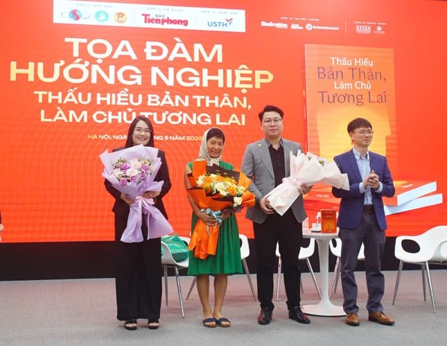ទិវាចូលរៀនសម្រាប់មុខវិជ្ជាវិទ្យាសាស្ត្រ និងបច្ចេកវិទ្យា៖ បទពិសោធន៍ដែលមិនអាចបំភ្លេចបាន រូបថត ១៣