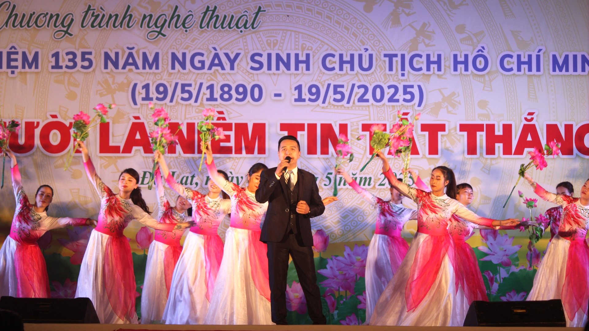 Tiết mục Hồ Chí Minh đẹp nhất tên Người