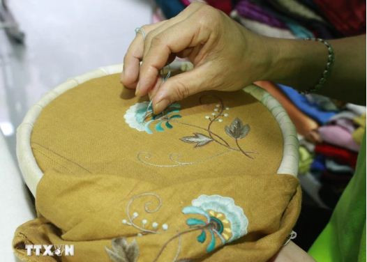 Giữ gìn và phát triển làng nghề thêu ren tinh hoa đất Cố Đô
