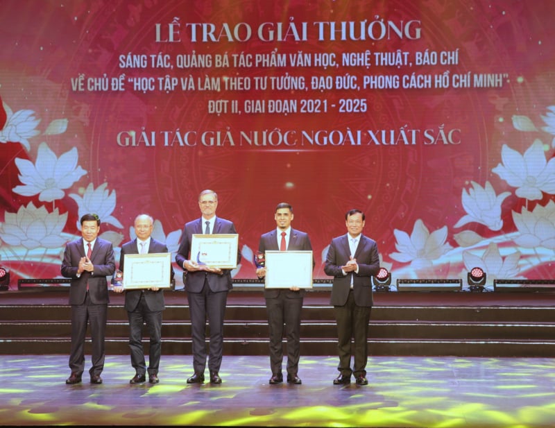 Trao giải thưởng sáng tác, quảng bá về “Học tập và làm theo tư tưởng, đạo đức, phong cách Hồ Chí Minh” -0