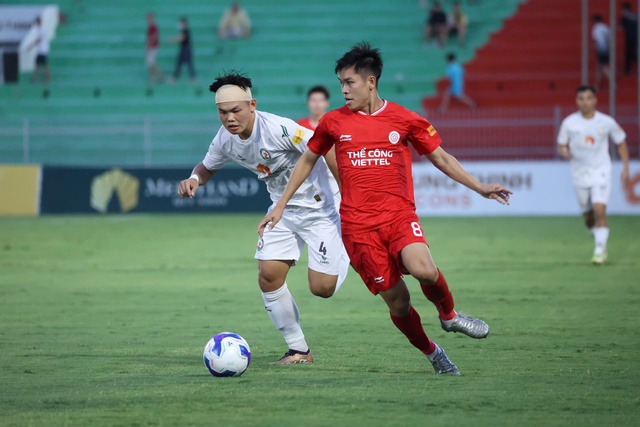 Binh Dinh spielte atemlos gegen The Cong Viettel: Trainer Popov war fassungslos, Trainer Tran Minh Chien war auch ... fassungslos – Foto 2.