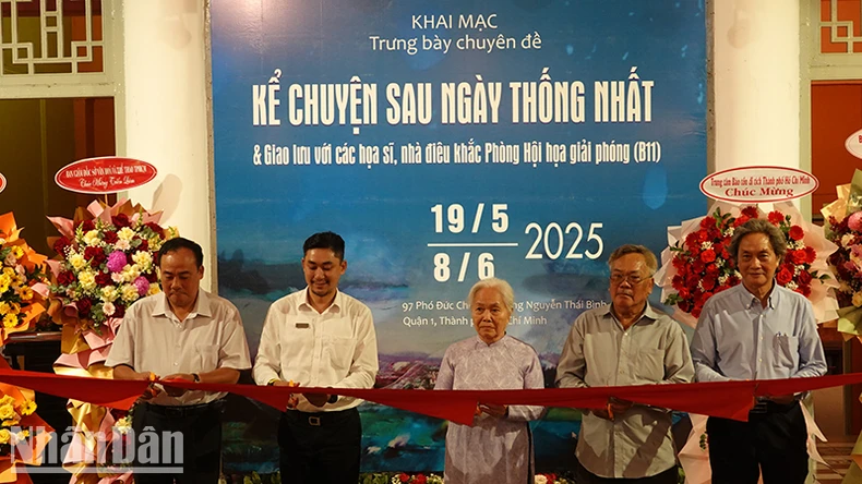 Khai mạc trưng bày “Kể chuyện sau ngày thống nhất” ảnh 1