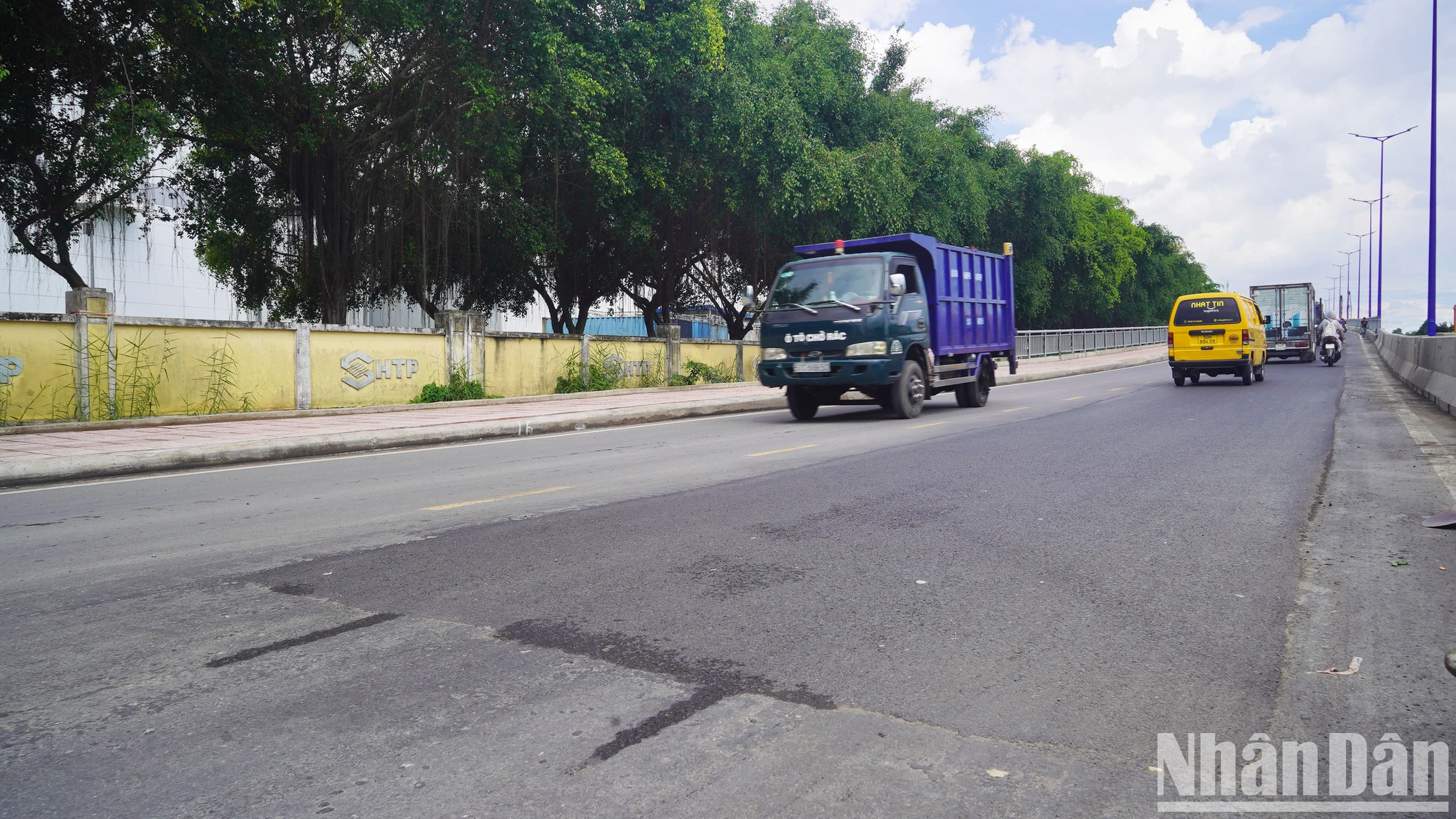 [Ảnh] Cận cảnh Cầu Tăng Long, thành phố Thủ Đức sau khi khắc phục vệt hằn lún ảnh 1