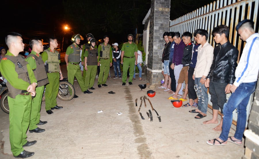 2-ตำรวจ-113-สัปดาห์-การ-ตรวจจับ-พบ-กลุ่ม-เยาวชน-พยายาม-โจมตี-สาธารณะ-public.jpg