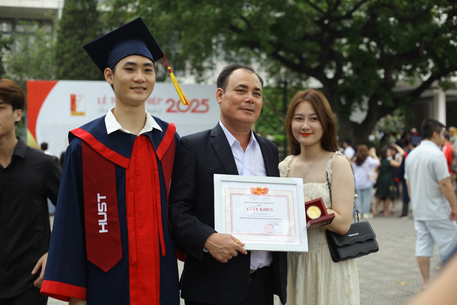 Thay bố mẹ viết giấc mơ đi học, nam sinh tốt nghiệp xuất sắc ĐH Bách khoa - 3