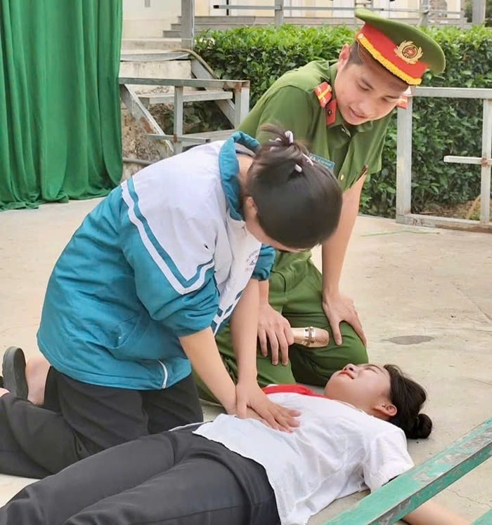 Trang bị kiến thức pháp luật và kỹ năng sống cho học sinh ở Thanh Hóa- Ảnh 2.