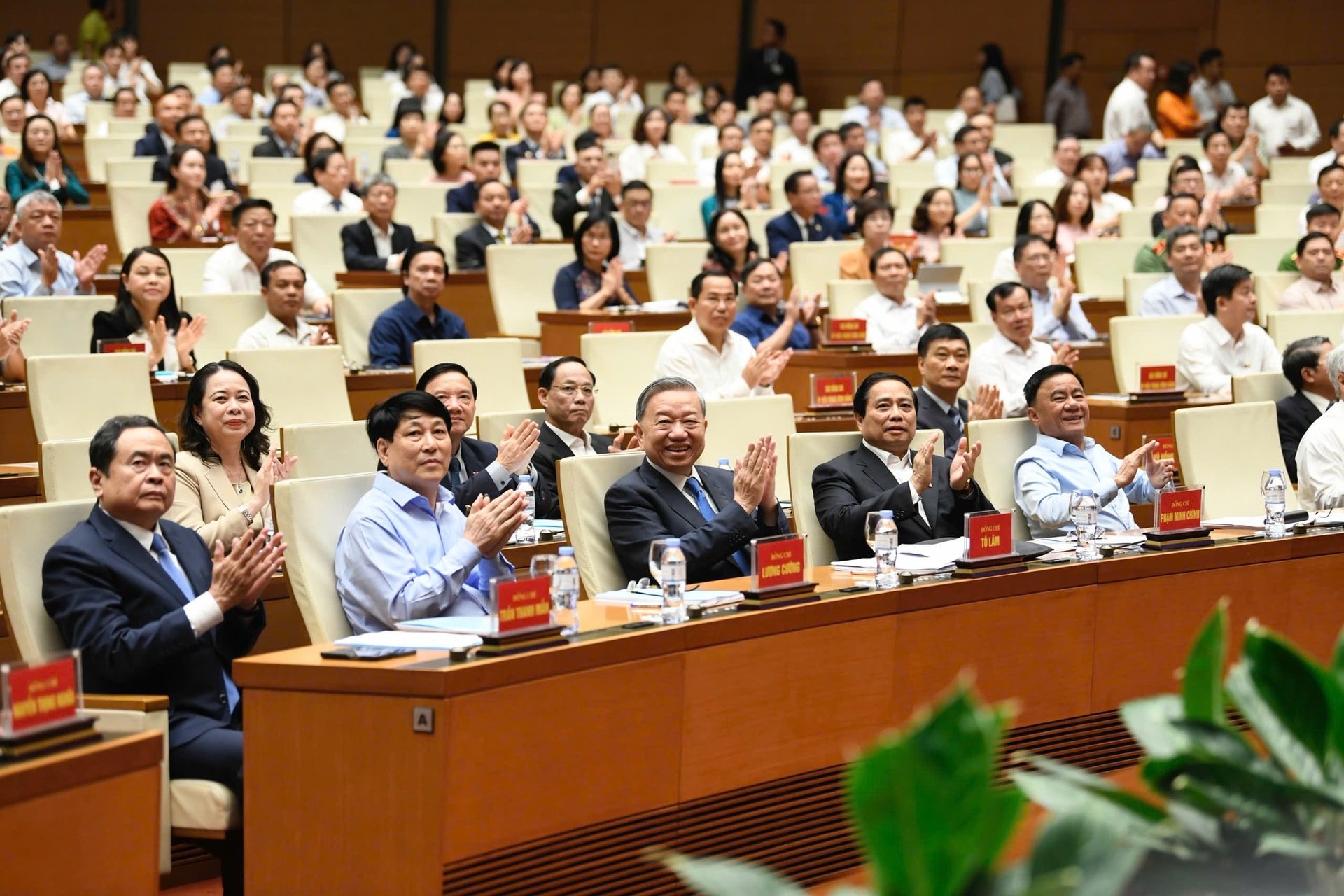 hoi-nghi-1-.jpg