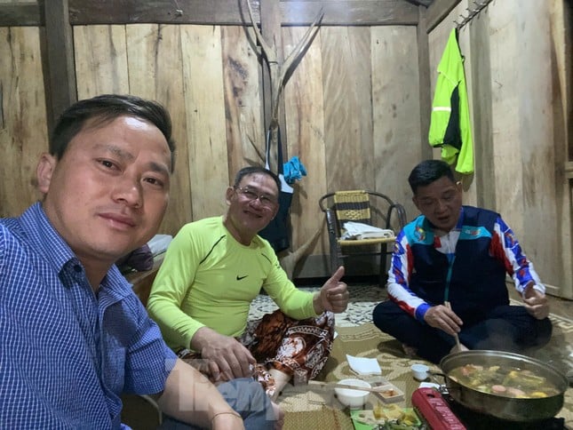 Chuyện về Thào A Lo - chàng trai khơi nguồn khát vọng thoát nghèo trên 'sống lưng khủng long' ảnh 2
