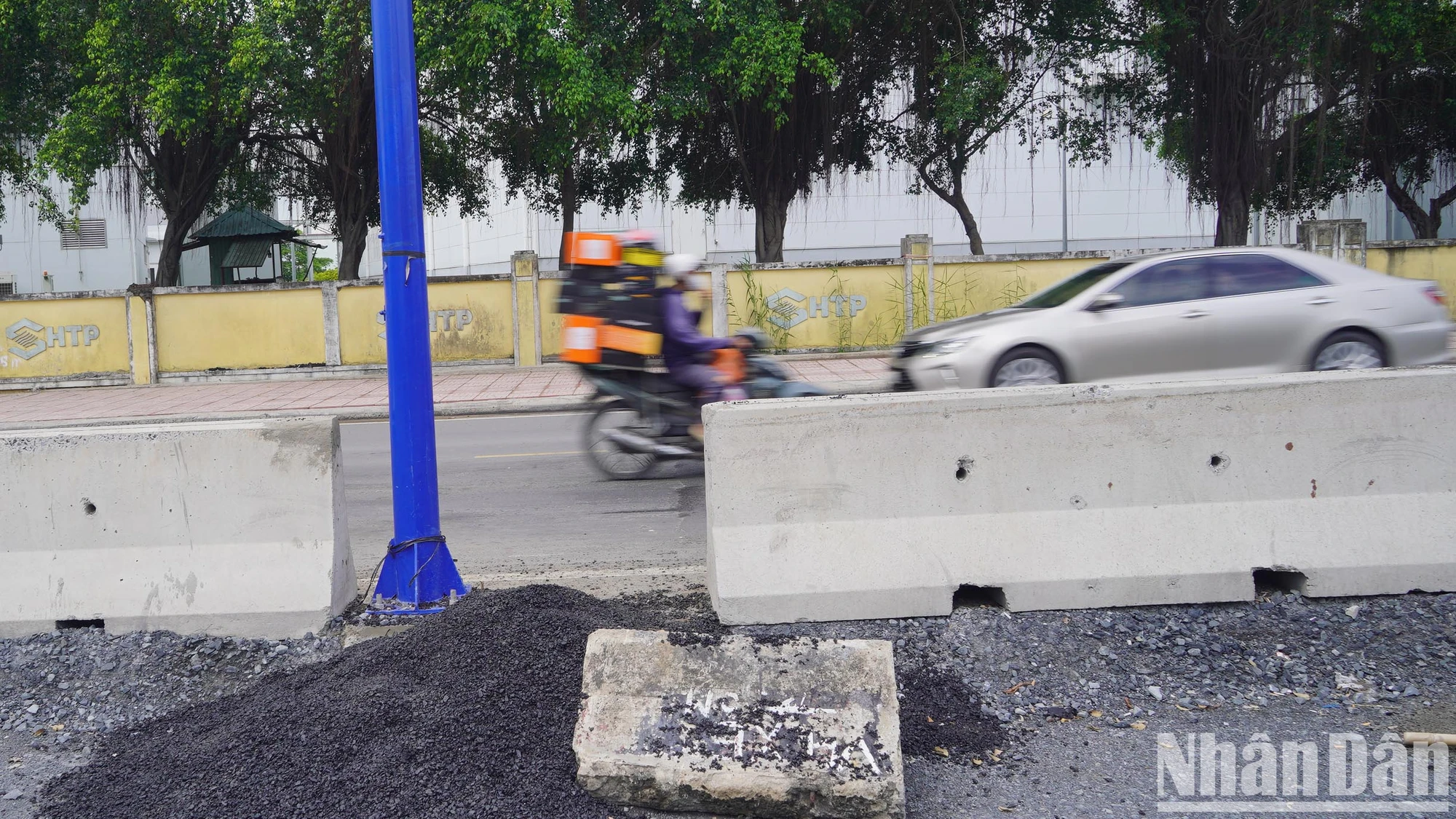 [Ảnh] Cận cảnh Cầu Tăng Long, thành phố Thủ Đức sau khi khắc phục vệt hằn lún ảnh 9