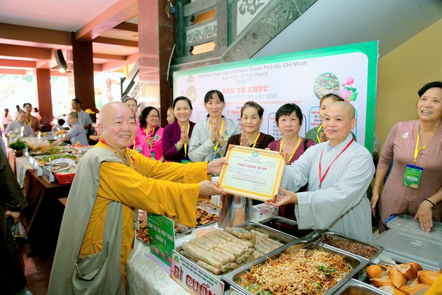 Phật giáo TP.HCM tổ chức buffet chay ở Việt Nam Quốc Tự nhân đại lễ Vesak - Ảnh 1.