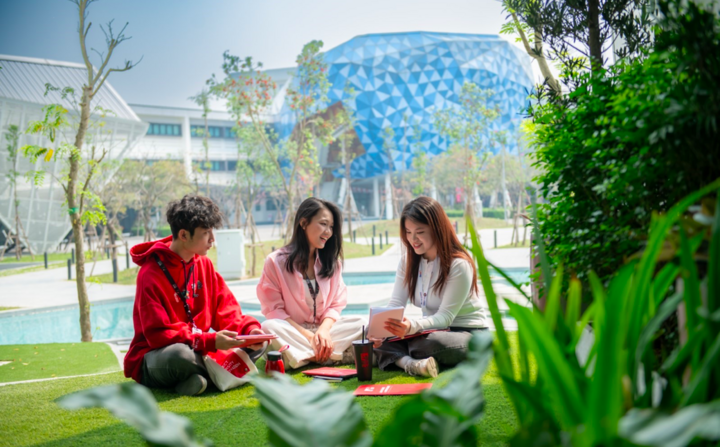 Sinh viên được thụ hưởng chương trình học từ LSE với chất lượng tương đương tại Anh Quốc và khuôn viên học tập chuẩn 5 sao.
