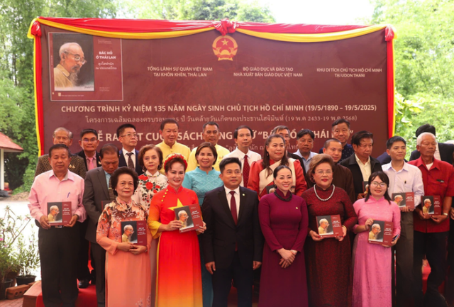Ra mắt sách song ngữ Việt - Thái "Bác Hồ ở Thái Lan" - Ảnh 4.