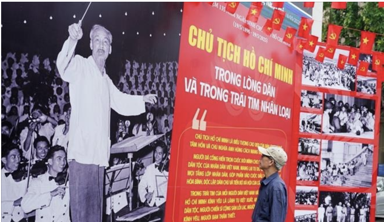 Thông tấn xã Việt Nam trưng bày ảnh Kỷ niệm 135 năm Ngày sinh Chủ tịch Hồ Chí Minh