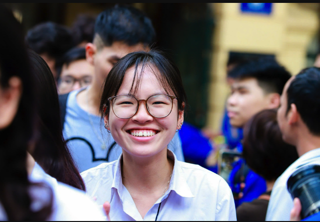 Bộ GD-ĐT hướng dẫn quy đổi điểm xét tuyển đại học 2025- Ảnh 1.