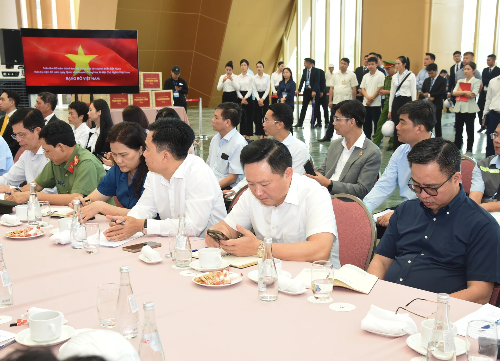 [Ảnh] Thủ tướng Phạm Minh Chính kiểm tra tiến độ dự án Trung tâm Hội chợ Triển lãm Quốc gia ảnh 9