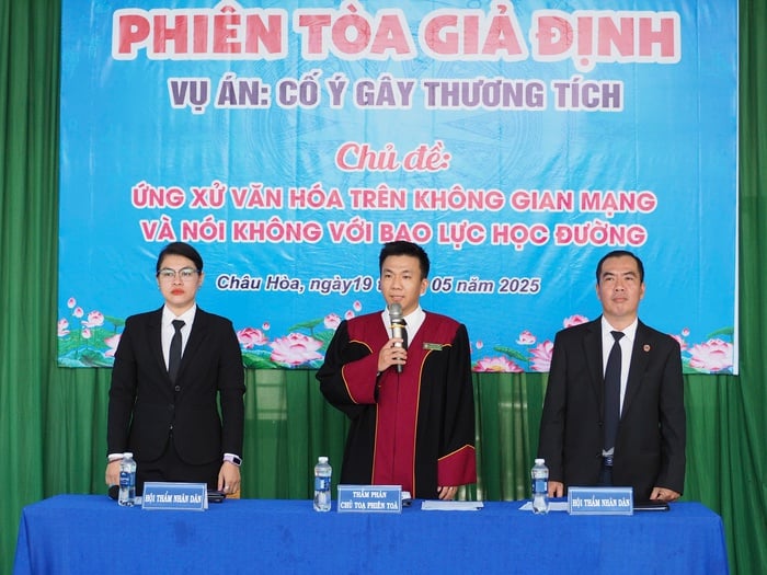 សិស្ស​រំភើប​ចិត្ត​ចំពោះ​ការ​សាកល្បង​សាកល្បង​ដើម្បី​លើក​កម្ពស់​ការ​ទប់ស្កាត់​អំពើ​ហិង្សា​ក្នុង​សាលា - រូបថត ១.
