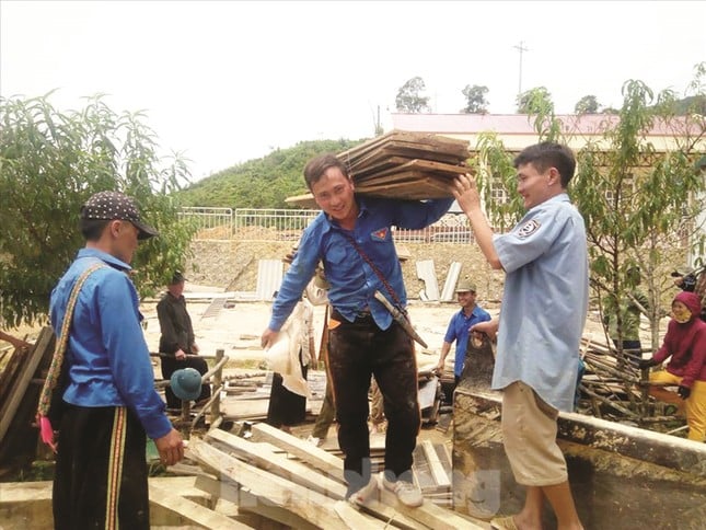 Chuyện về Thào A Lo - chàng trai khơi nguồn khát vọng thoát nghèo trên 'sống lưng khủng long' ảnh 3