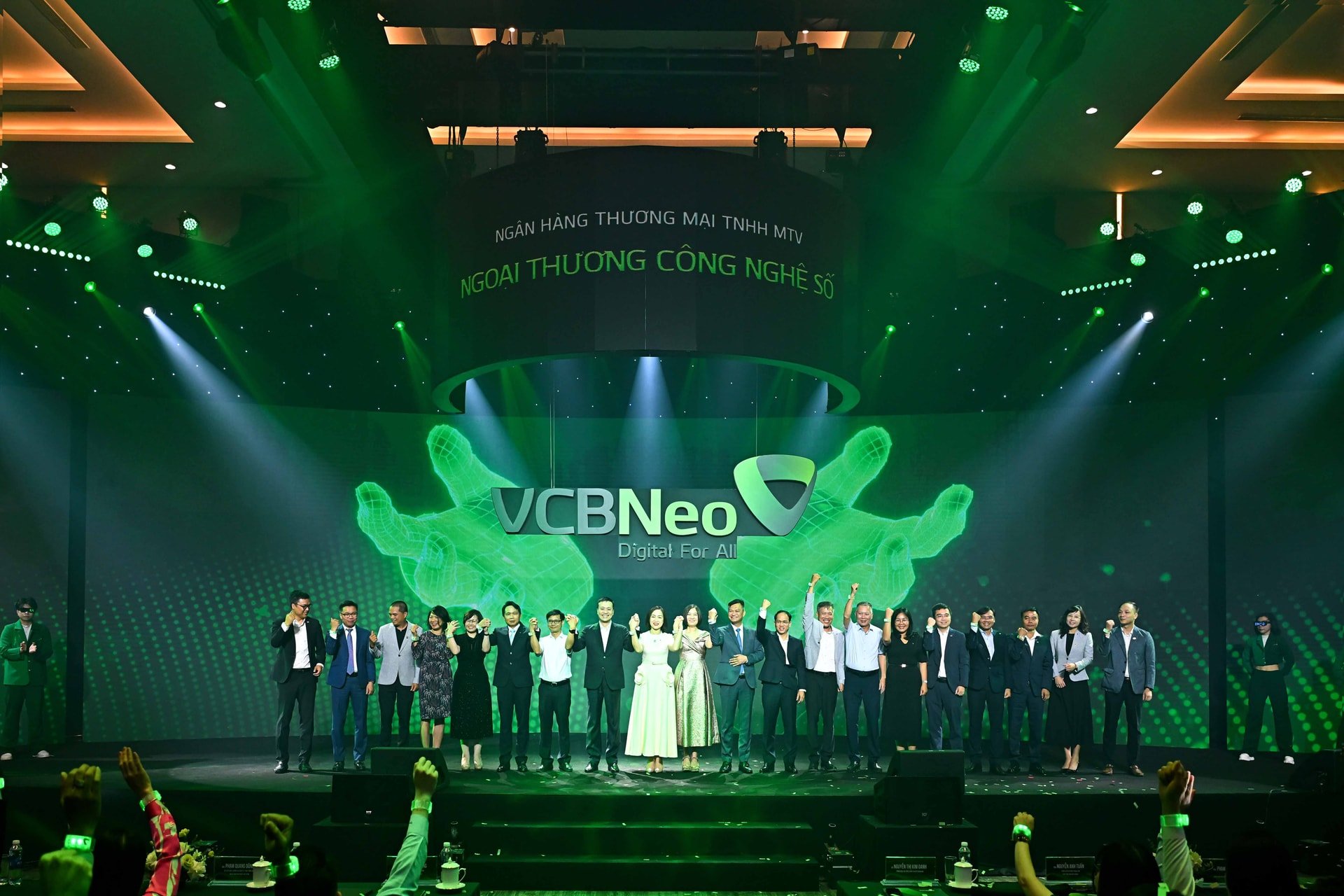 VCBNeo Công bố thương hiệu mới và ứng dụng ngân hàng số NeoOne