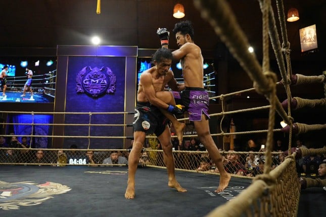 Học trò Johnny Trí Nguyễn đả bại ‘Kim Mao Sư Vương’ tại giải MMA chuyên nghiệp Thần võ Việt Nam ảnh 3