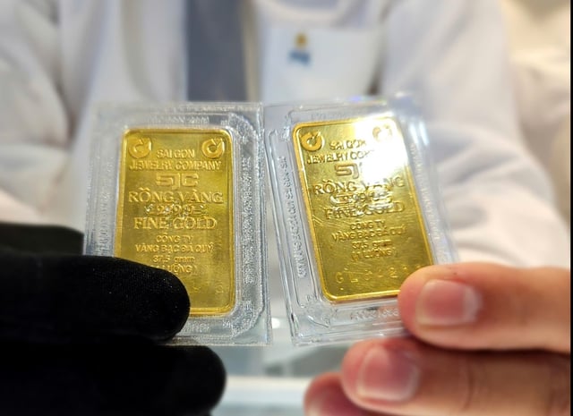 Banken und Unternehmen müssen Schilder aufhängen, die die Orte kennzeichnen, an denen Goldbarren gekauft und verkauft werden – Foto 1.