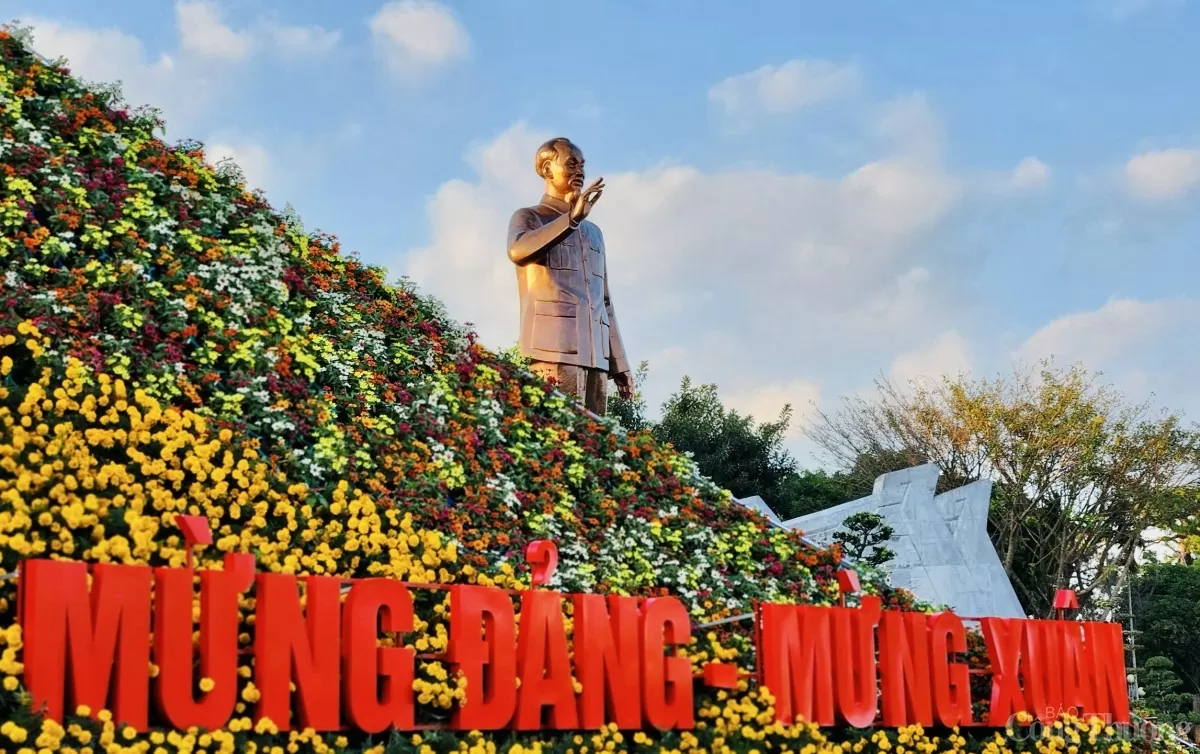 tượng đài Bác Hồ