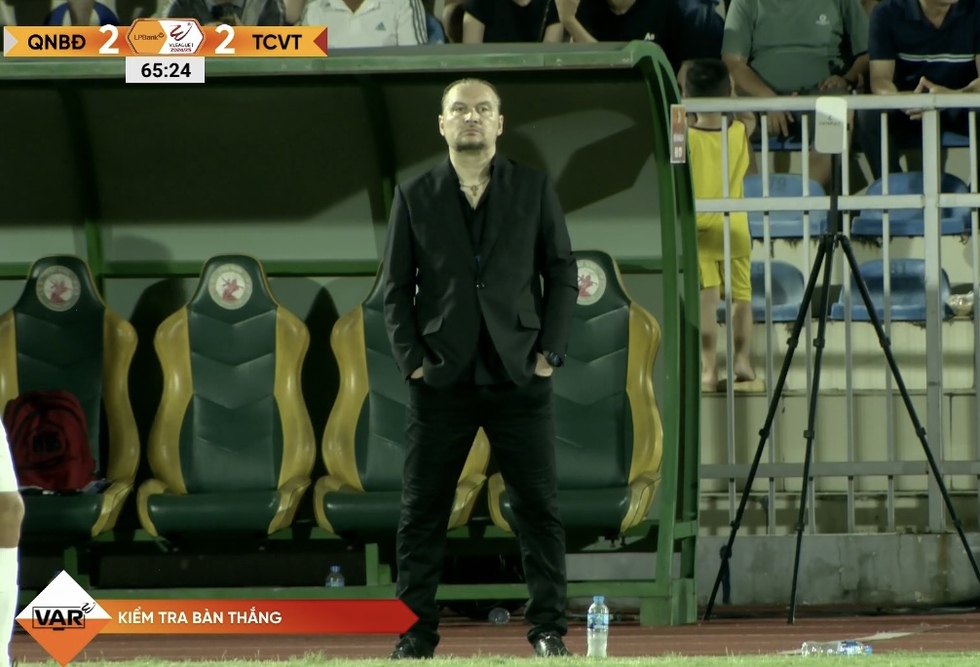 Binh Dinh spielte atemlos gegen The Cong Viettel: Trainer Popov war fassungslos, Trainer Tran Minh Chien war auch ... fassungslos – Foto 3.