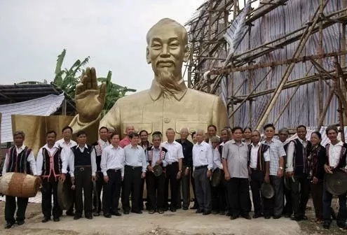 tượng đài Bác Hồ