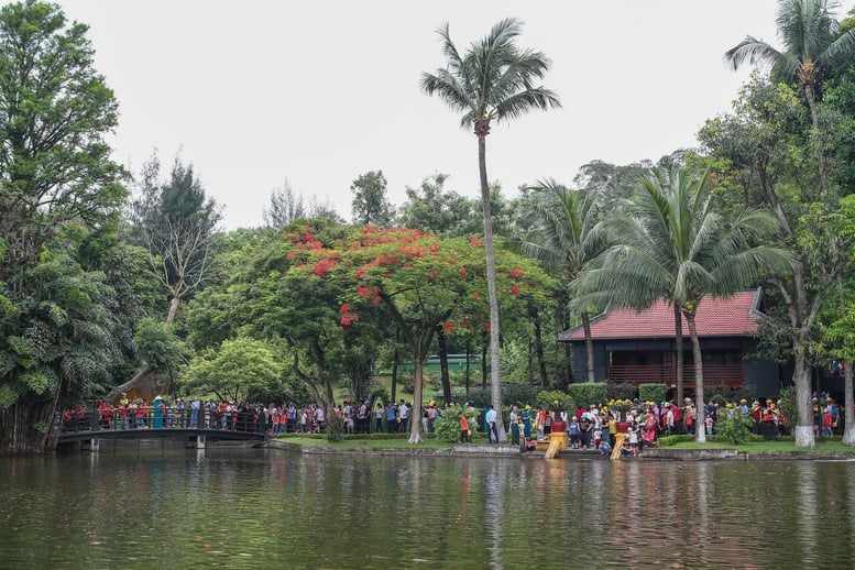 Sáng tháng 5 cùng những người thầm lặng chăm sóc Khu di tích Chủ tịch Hồ Chí Minh tại Phủ Chủ tịch- Ảnh 13.