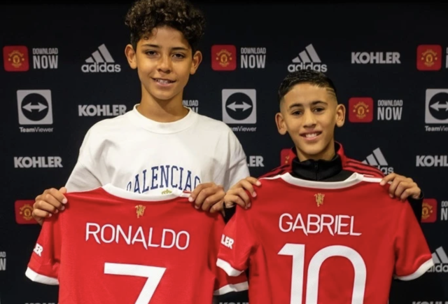 Thần đồng 14 tuổi và cơ hội viết nên lịch sử cho Man United - Ảnh 1.