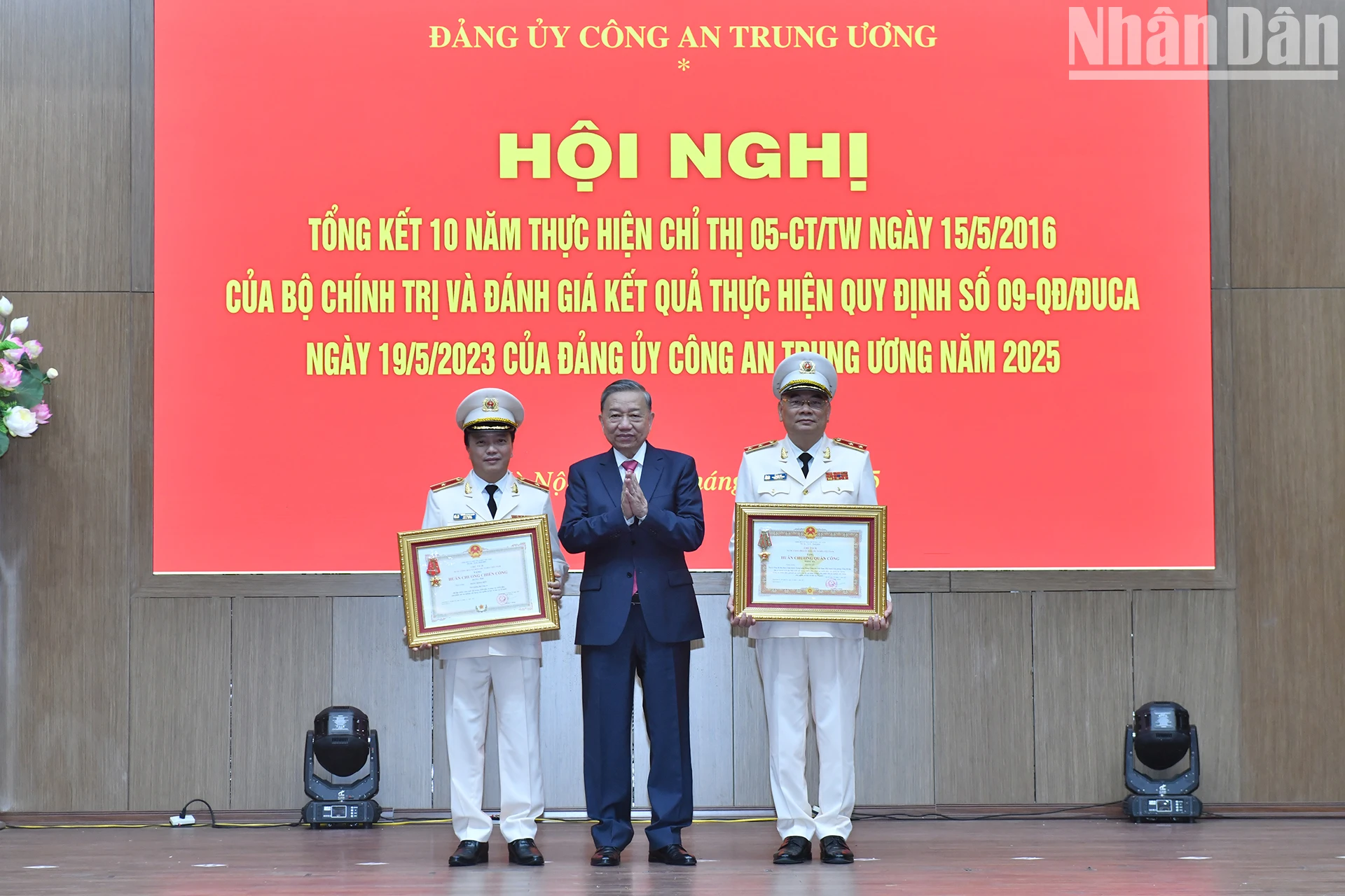[Photo] General Secretary To Lam attends the conference to review 10 years of implementing Directive No. 05 of the Politburo and evaluate the results of implementing Regulation No. 09 of the Central Public Security Party Committee photo 5