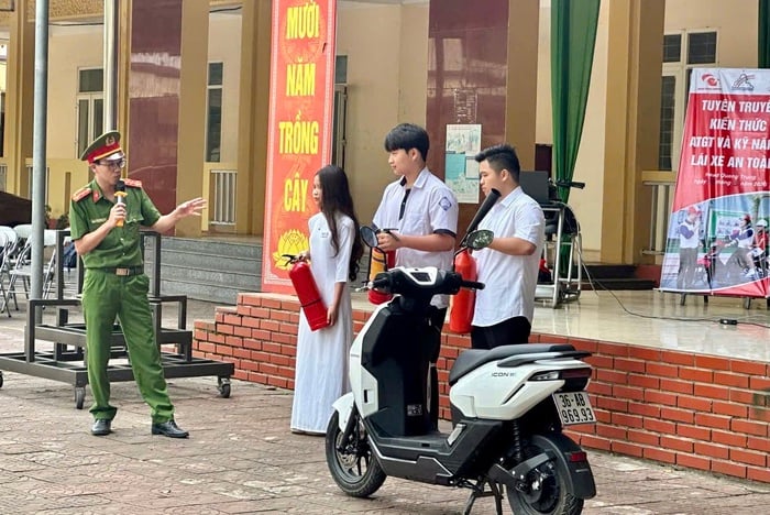 Trang bị kiến thức pháp luật và kỹ năng sống cho học sinh ở Thanh Hóa- Ảnh 3.