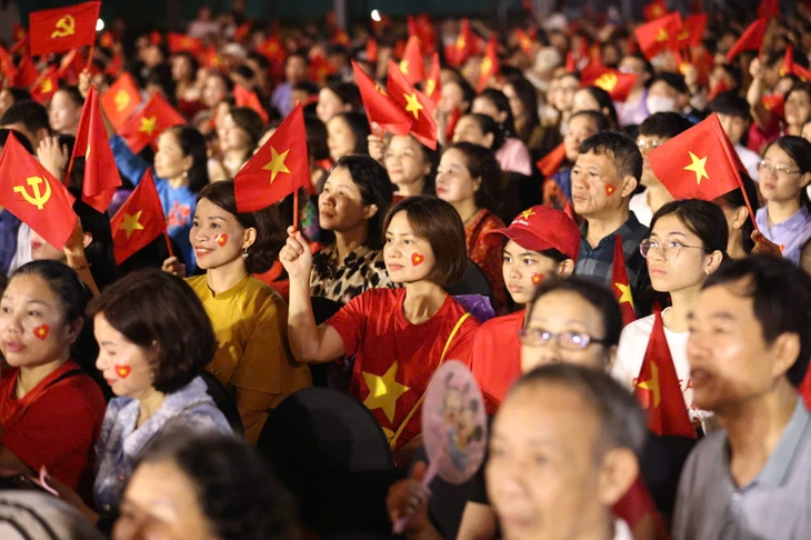 Hồ Chí Minh - Ảnh 10.