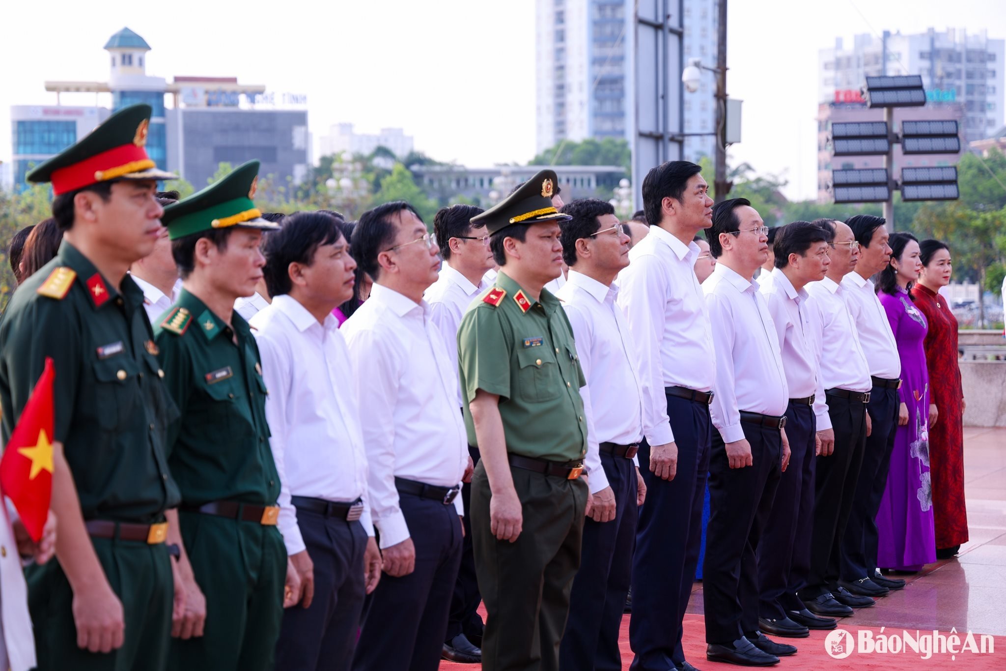 Chào cờ Quảng trường và bay đại kỳ tổ quốc. Ảnh: Đức Anh