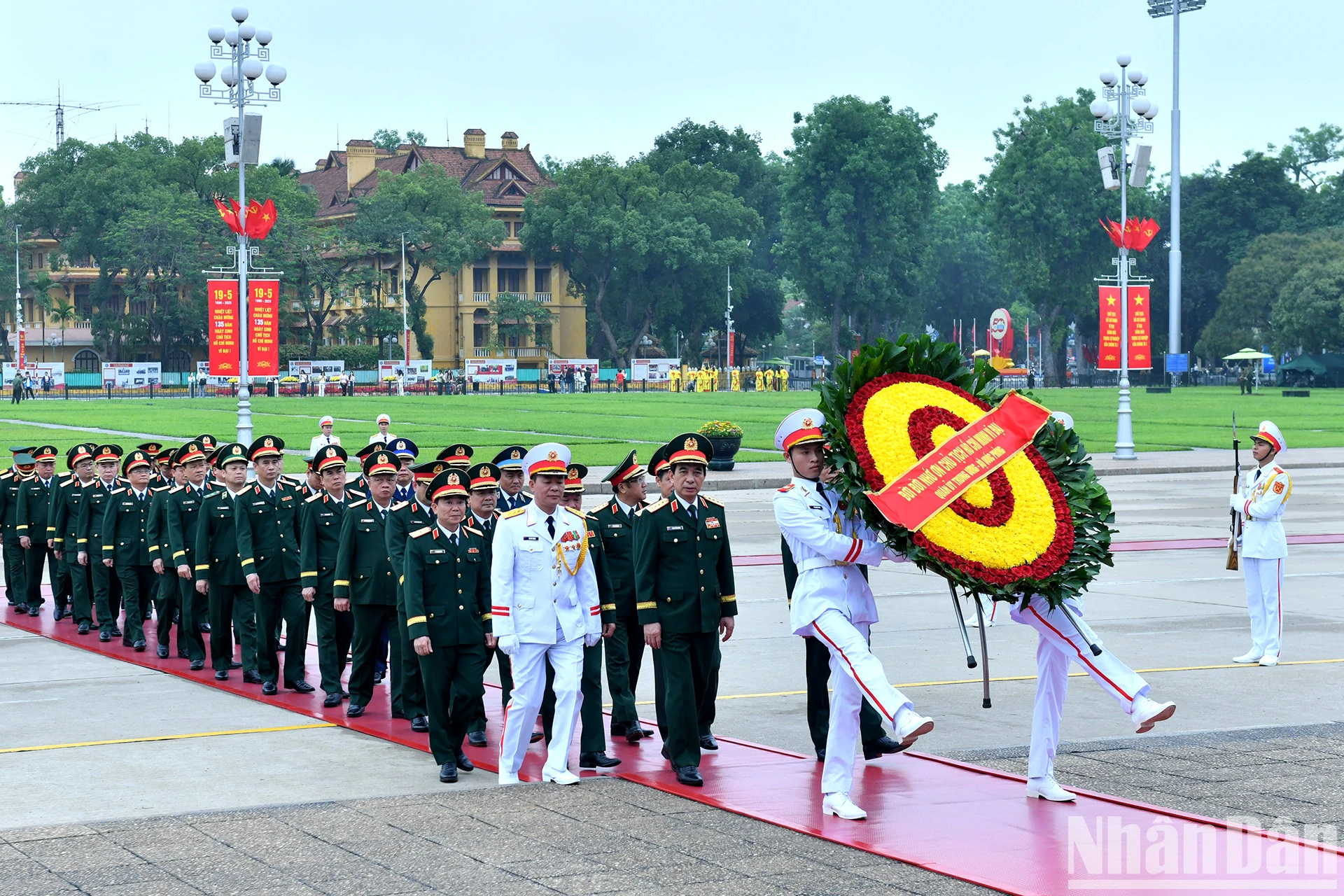 [រូបថត] ថ្នាក់ដឹកនាំបក្ស និងរដ្ឋទៅទស្សនាវិមានប្រធានាធិបតីហូជីមិញ រូបថត ៥