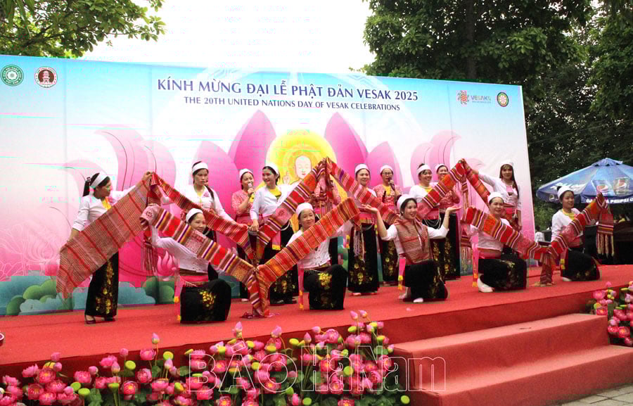 Văn hóa Phật giáo hòa nhịp đời sống trong dịp Đại lễ Phật đản Vesak 2025 tại chùa Tam Chúc