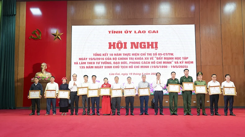 Lào Cai: Tổng kết 10 năm thực hiện Chỉ thị số 05-CT/TW của Bộ Chính trị ảnh 3