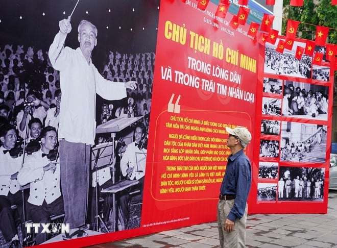 ttxvn-trung-bay-anh-chu-tich-ho-chi-minh-3.jpg