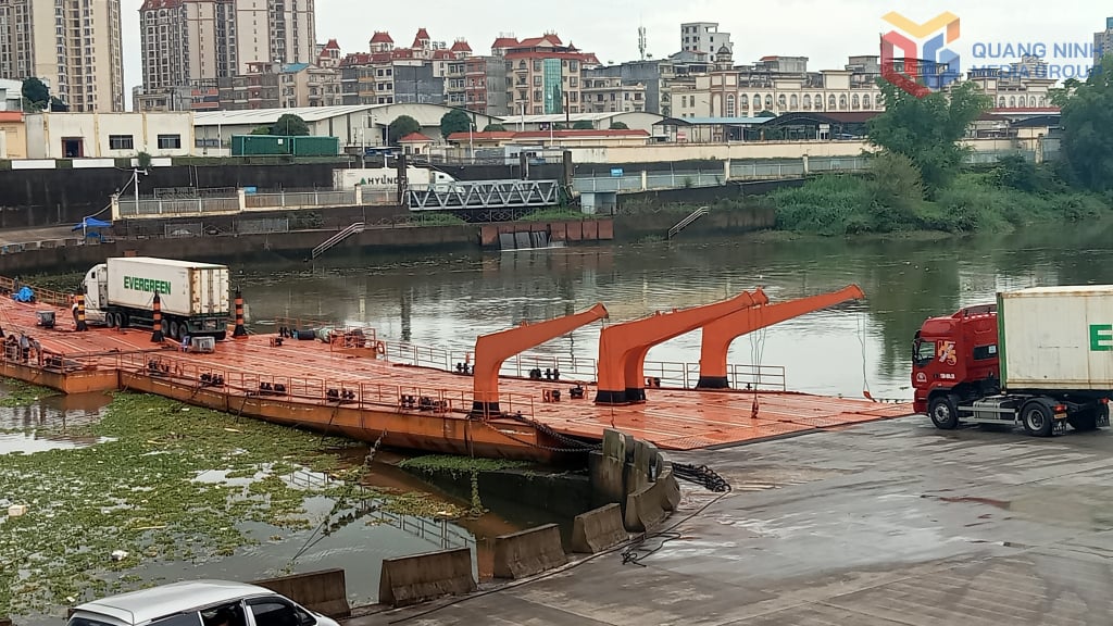 Cầu phao Km3+4 Hải Yên (Móng Cái) hoạt động trở lại bình thường sau 13 ngày khắc phục sửa chữa